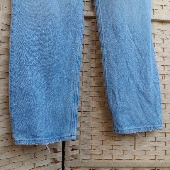 A&F The Dad High Rise Light Wash Crossover Waist Button Fly 26 2 Short - Picture 6 of 8